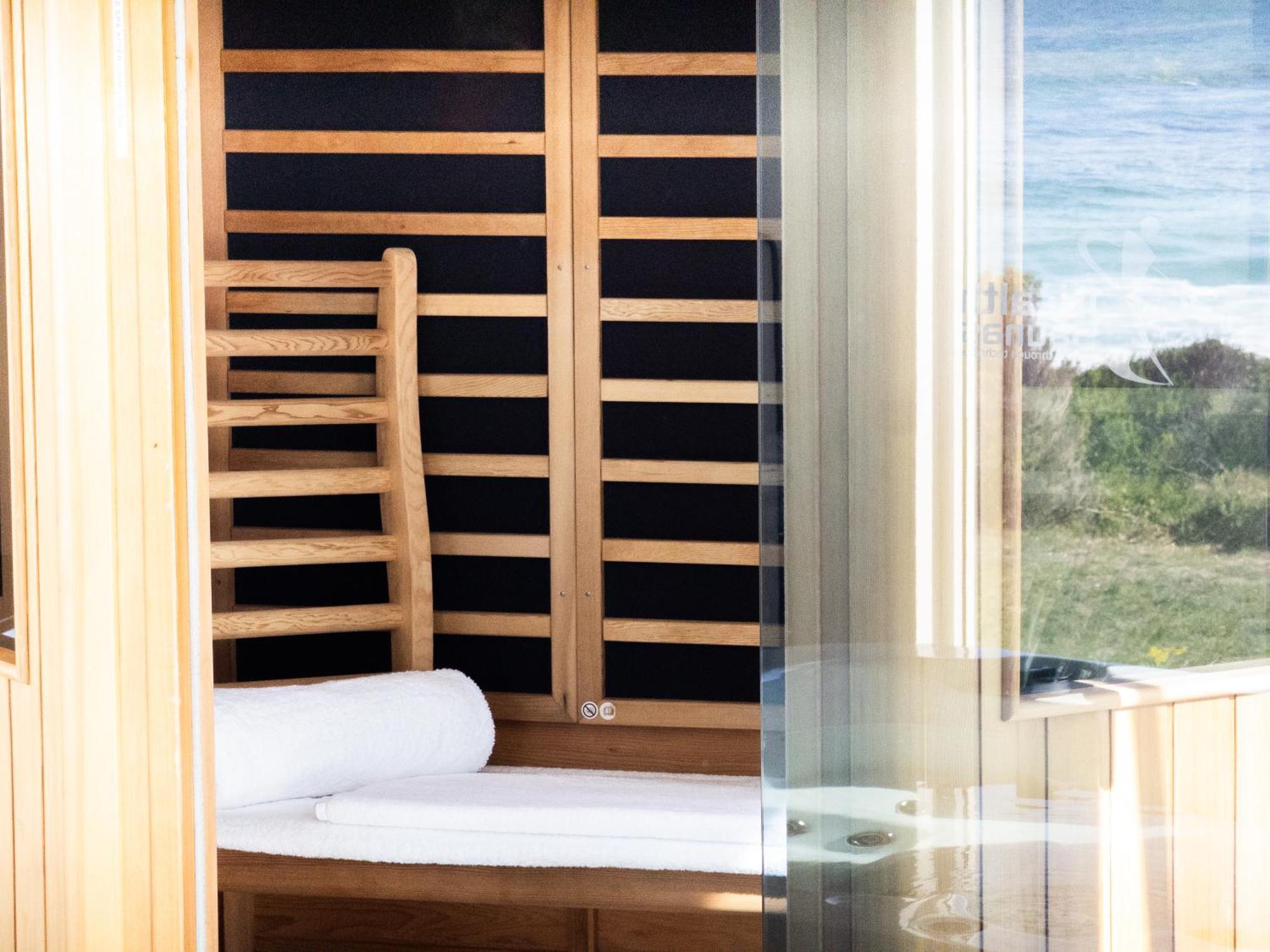 Saltwater - Absolute Oceanfront, Fire Pits, Some Villas With Hot Tubs And Sauna Falmouth Eksteriør bilde