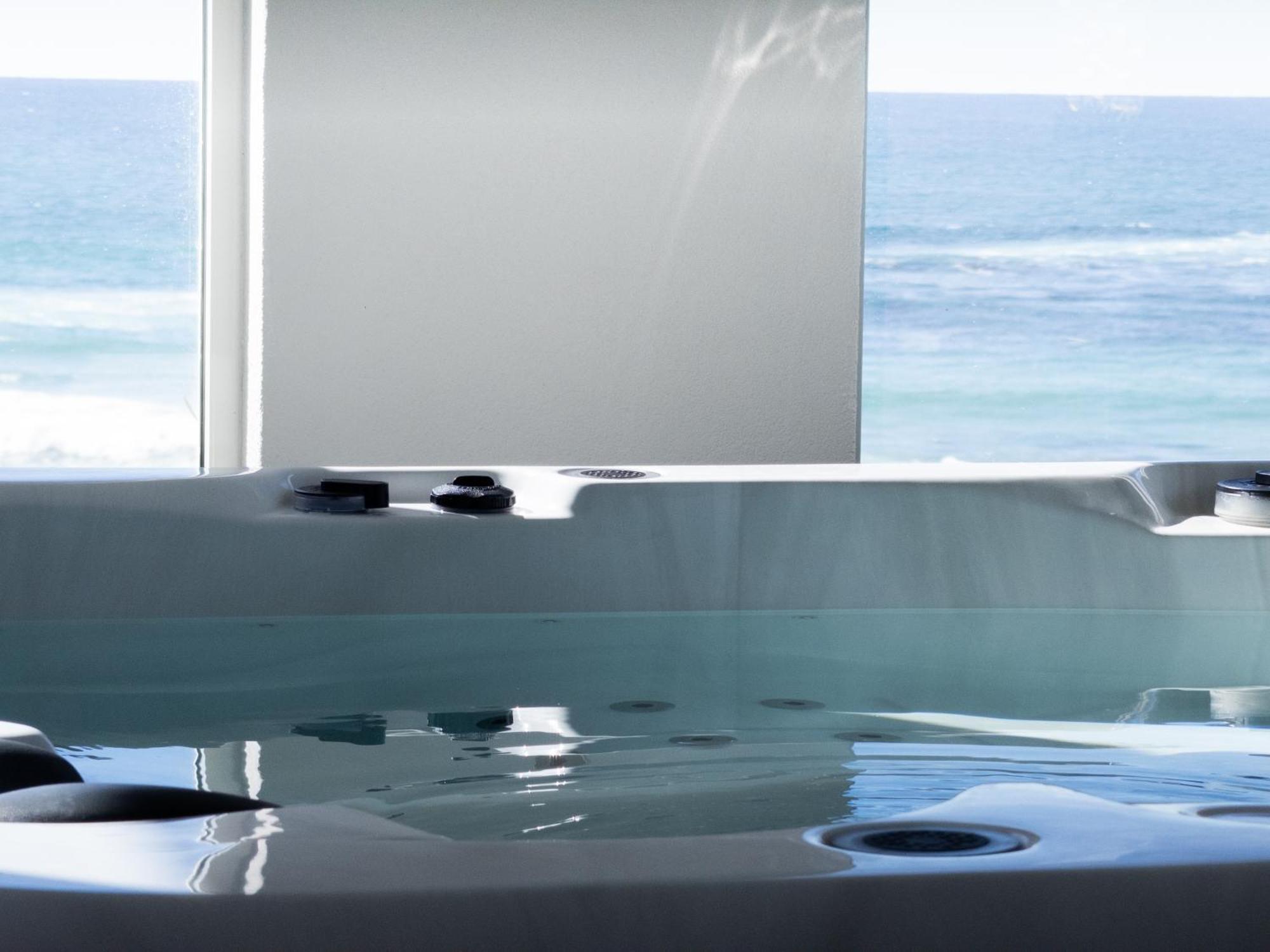 Saltwater - Absolute Oceanfront, Fire Pits, Some Villas With Hot Tubs And Sauna Falmouth Eksteriør bilde