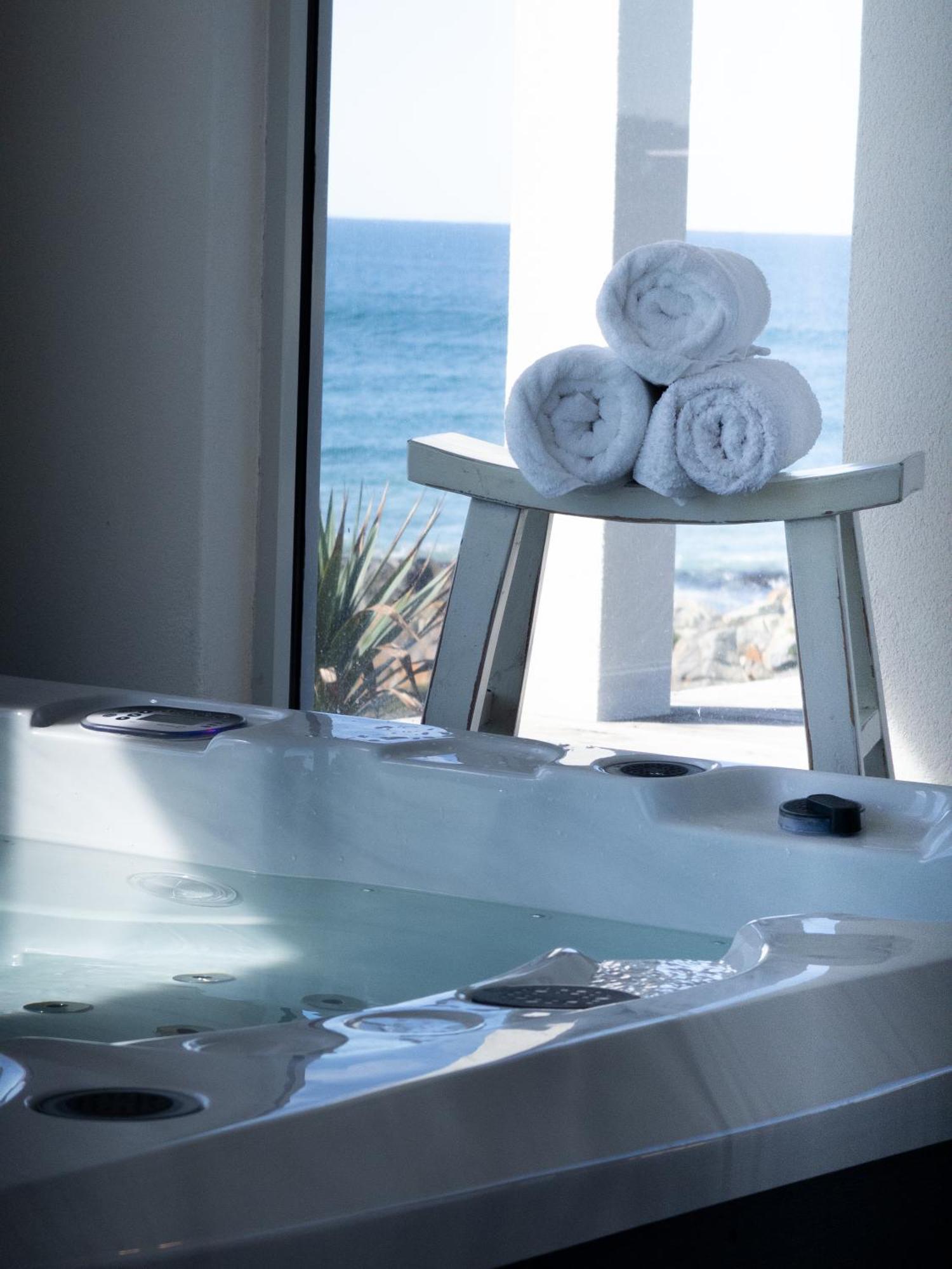 Saltwater - Absolute Oceanfront, Fire Pits, Some Villas With Hot Tubs And Sauna Falmouth Eksteriør bilde