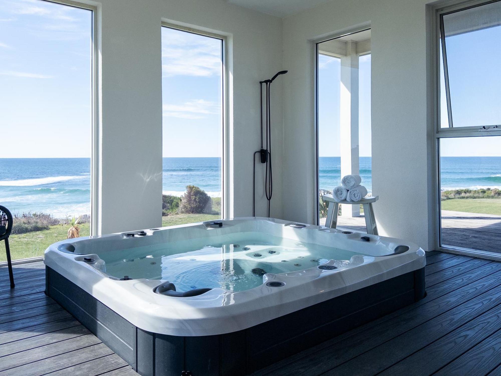 Saltwater - Absolute Oceanfront, Fire Pits, Some Villas With Hot Tubs And Sauna Falmouth Eksteriør bilde